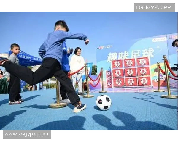 足球巨星挑战九宫格技巧展现超凡球技与极致反应速度