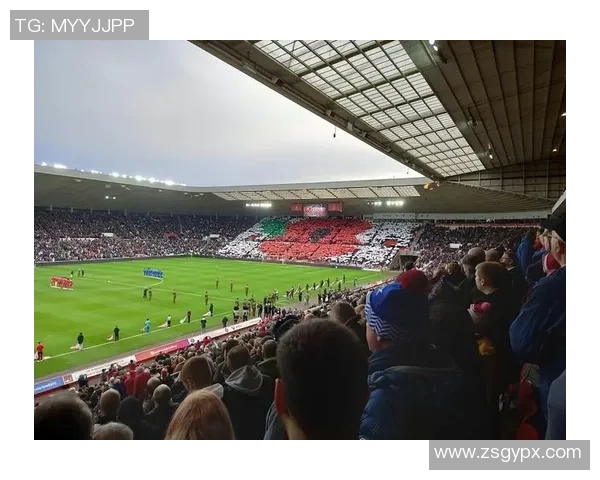 星空下的绿茵奇迹足球场:银河与竞技交织的璀璨夜幕 星空下的绿茵奇迹足球场:银河与竞技交织的璀璨夜幕